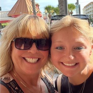 Meet your Posher, Melissa